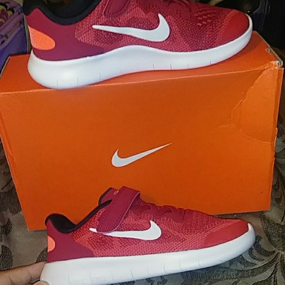 Brand new Nike Free RN Nike size 2Y boys